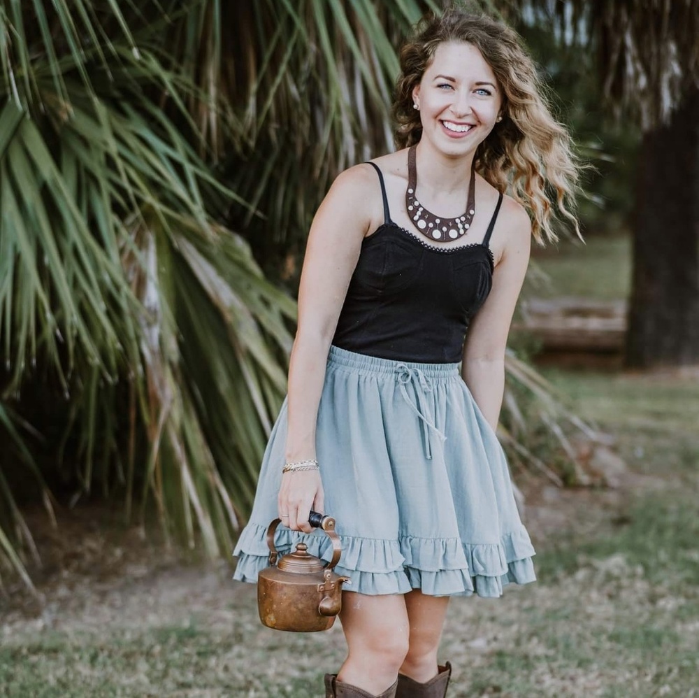 Meet your Posher, Kayla!